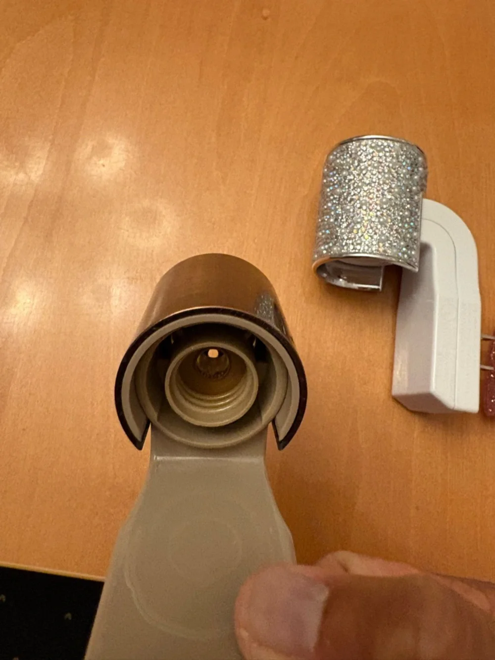 Lot of Bath and Bodyworks 2 Wallflower  Plug-Ins and 1 Hand Sanitizer Holder - Picture 4 of 7